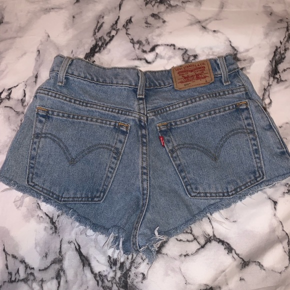 Levi high waisted cut off denim jean shorts 8M - Picture 4 of 8